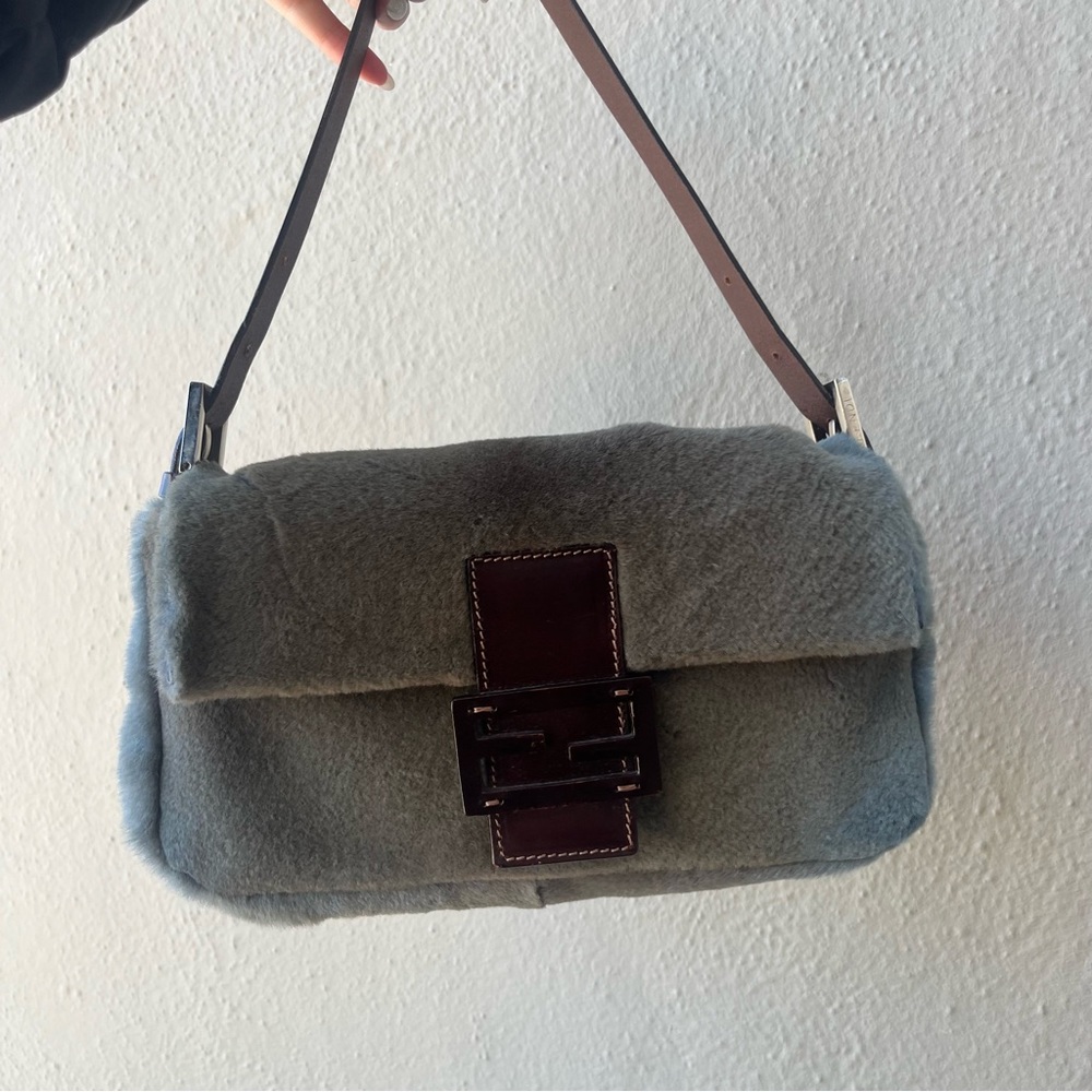 🦋🤍 Vintage Fendi Fur Baguette Mink Blue Grey Shoulder Bag 🤍🦋